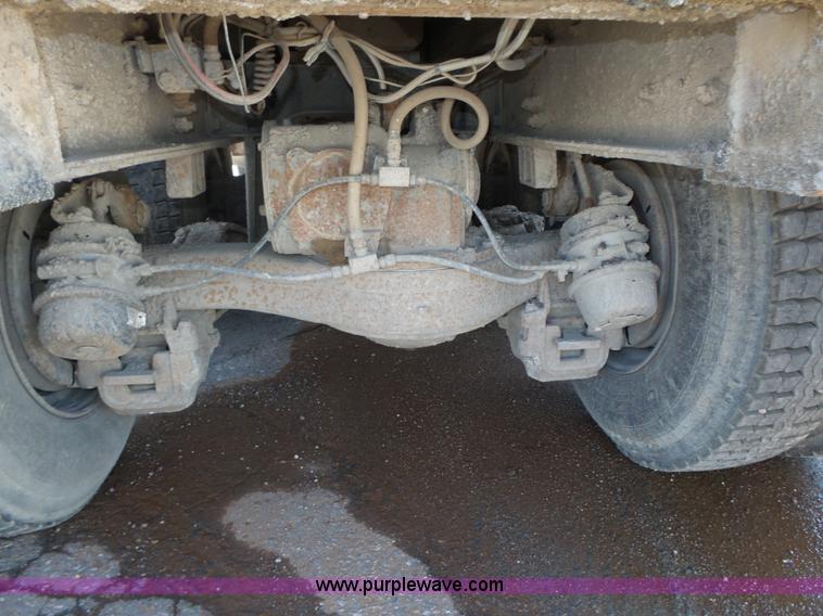 image for item K8372 1992 Mack RD690S dump truck