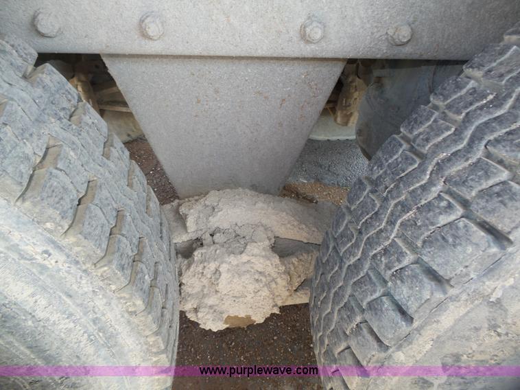 image for item K8372 1992 Mack RD690S dump truck