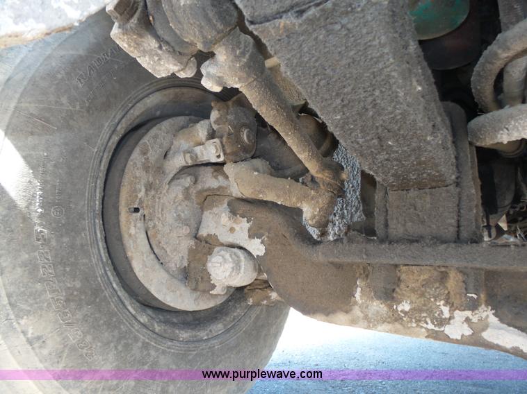 image for item K8372 1992 Mack RD690S dump truck