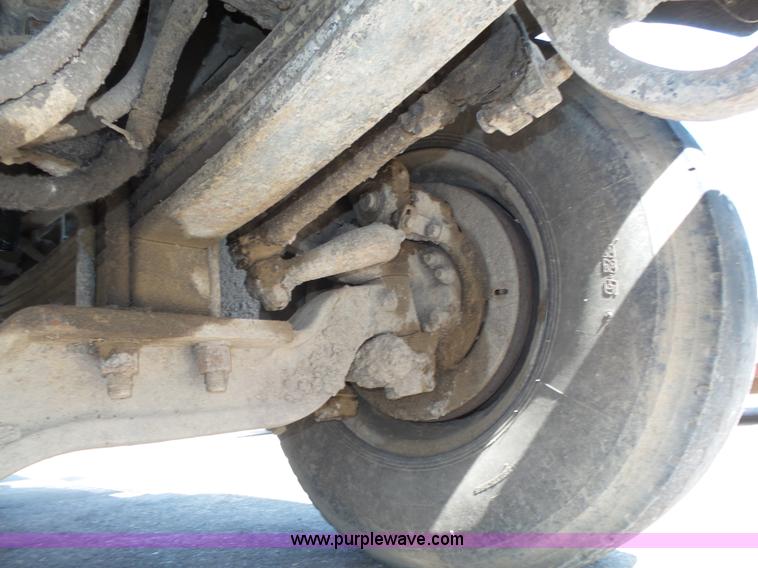 image for item K8372 1992 Mack RD690S dump truck