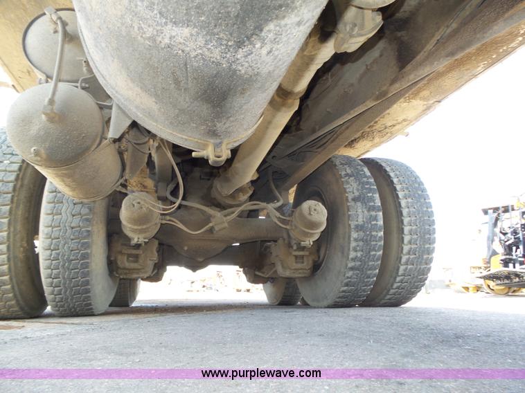 image for item K8372 1992 Mack RD690S dump truck