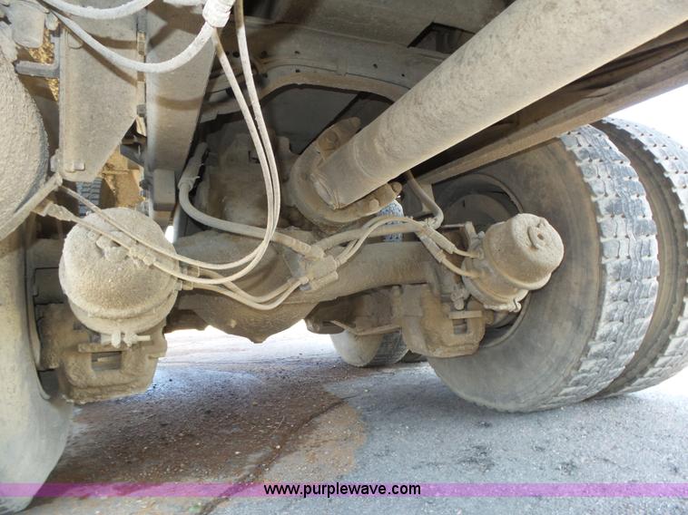 image for item K8372 1992 Mack RD690S dump truck