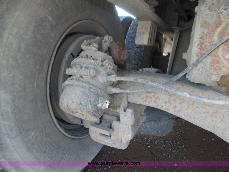 image for item K8372 1992 Mack RD690S dump truck