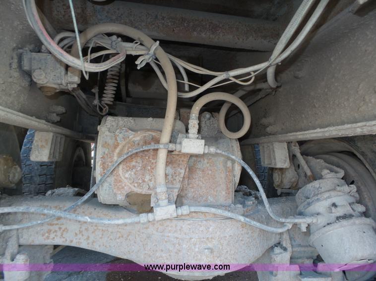 image for item K8372 1992 Mack RD690S dump truck