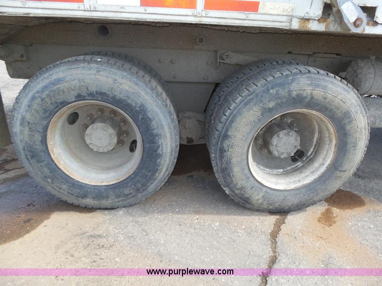 image for item K8372 1992 Mack RD690S dump truck