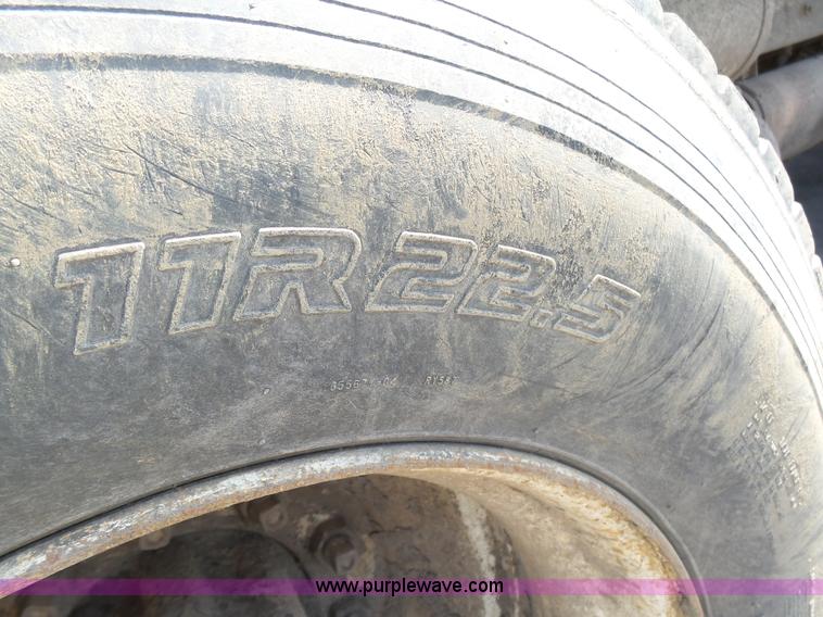 image for item K8372 1992 Mack RD690S dump truck