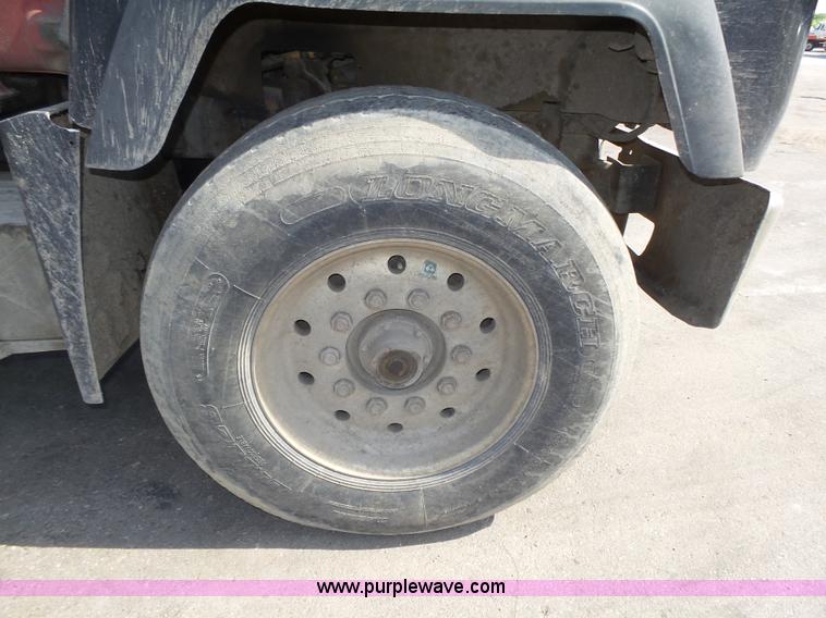 image for item K8372 1992 Mack RD690S dump truck