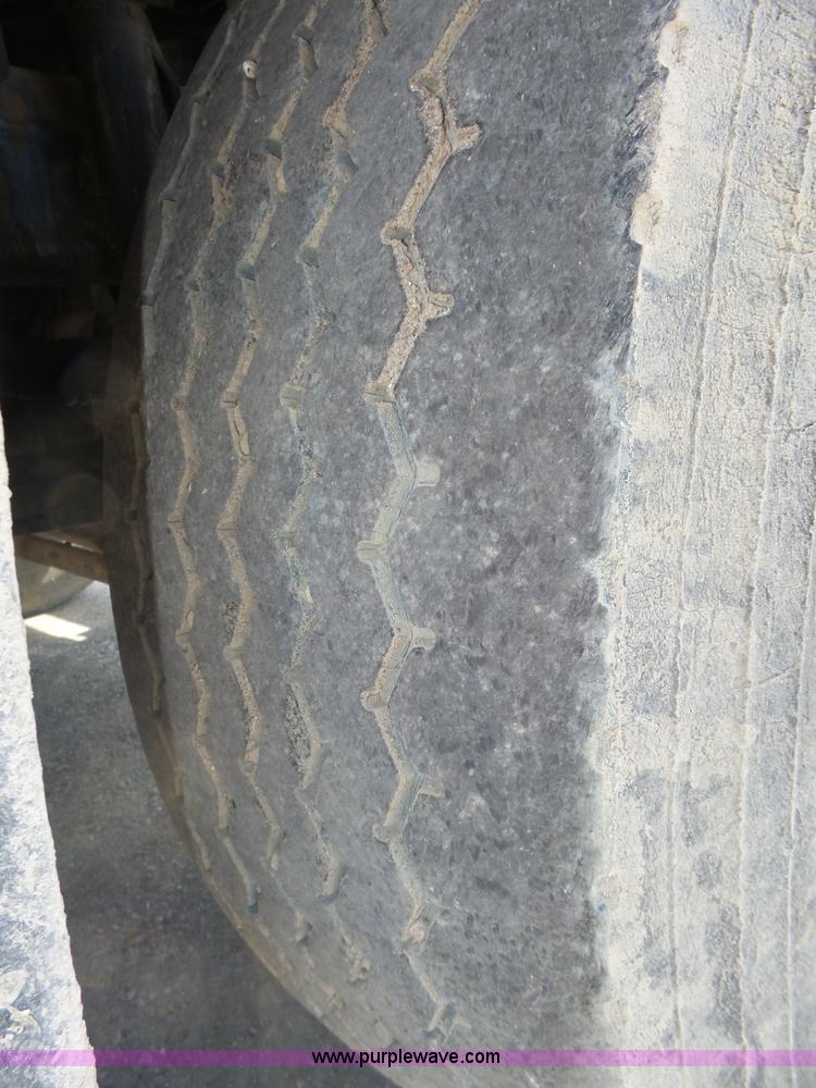 image for item K8372 1992 Mack RD690S dump truck