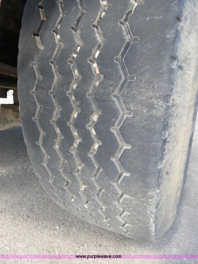 image for item K8372 1992 Mack RD690S dump truck