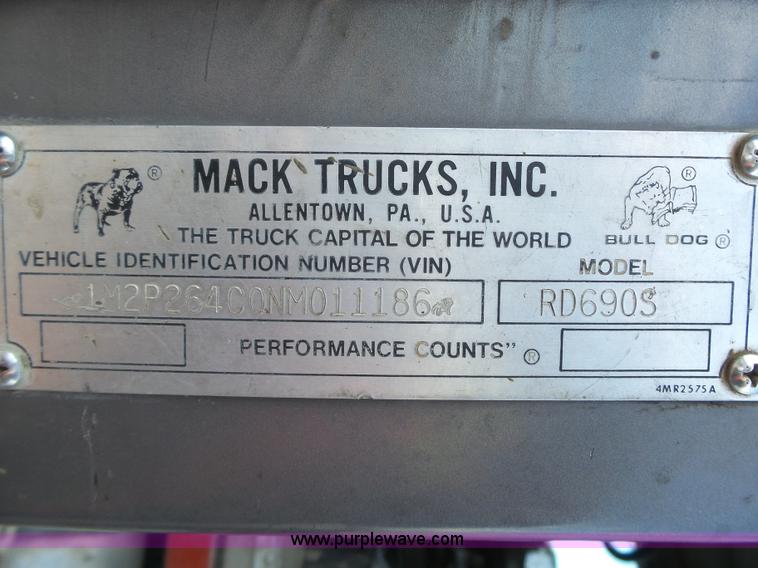 image for item K8372 1992 Mack RD690S dump truck