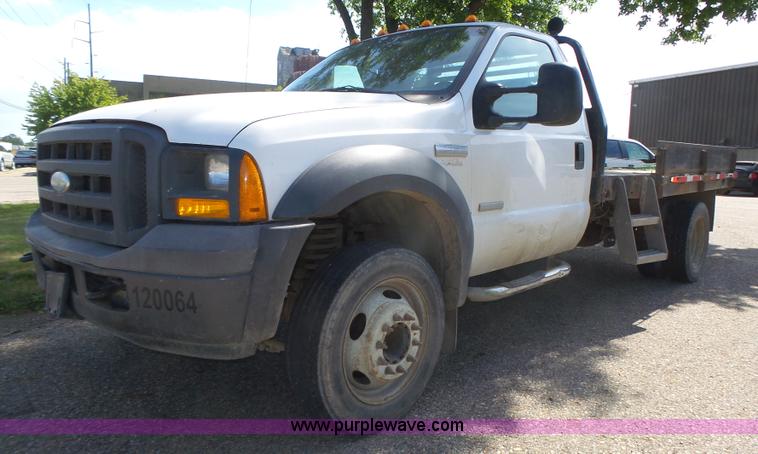 image for item K8379 2005 Ford F550 Super Duty flatbed truck