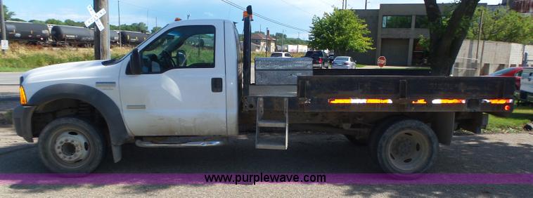 image for item K8379 2005 Ford F550 Super Duty flatbed truck