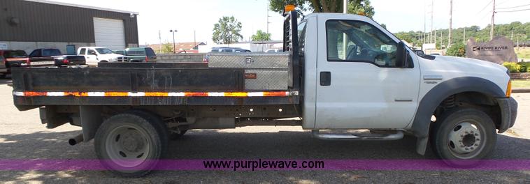 image for item K8379 2005 Ford F550 Super Duty flatbed truck