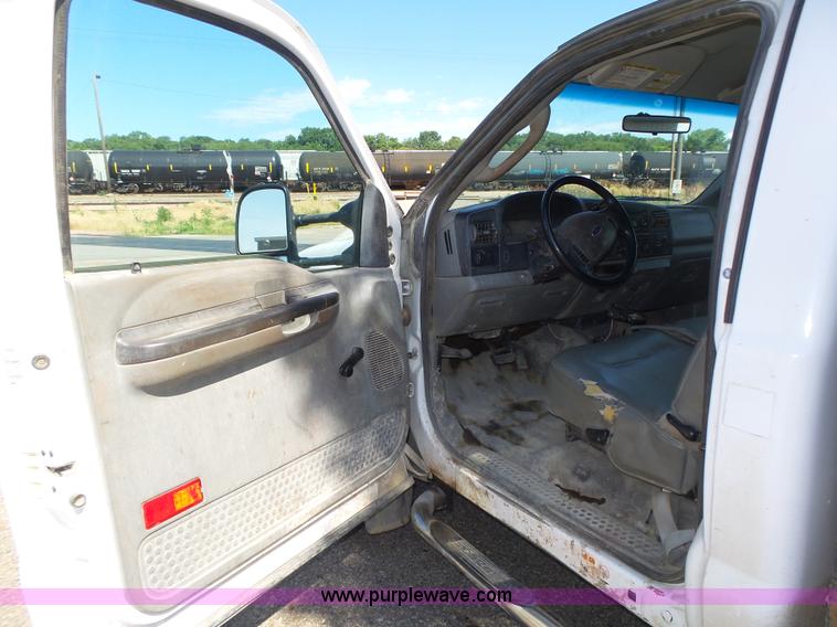 image for item K8379 2005 Ford F550 Super Duty flatbed truck