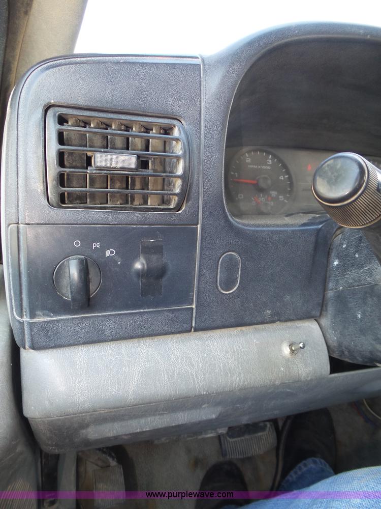 image for item K8379 2005 Ford F550 Super Duty flatbed truck