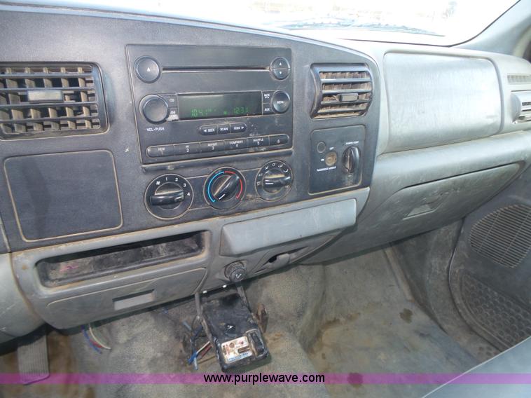 image for item K8379 2005 Ford F550 Super Duty flatbed truck