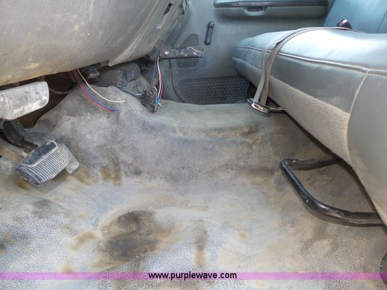 image for item K8379 2005 Ford F550 Super Duty flatbed truck