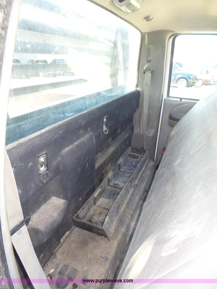 image for item K8379 2005 Ford F550 Super Duty flatbed truck