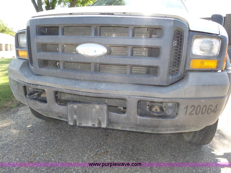 image for item K8379 2005 Ford F550 Super Duty flatbed truck