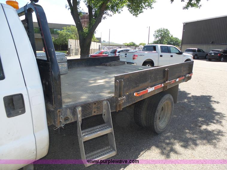 image for item K8379 2005 Ford F550 Super Duty flatbed truck