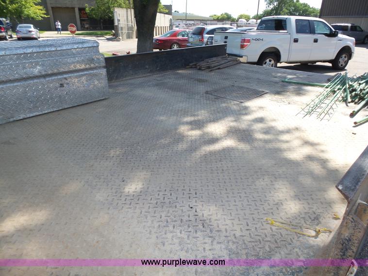 image for item K8379 2005 Ford F550 Super Duty flatbed truck