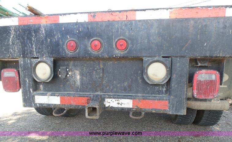 image for item K8379 2005 Ford F550 Super Duty flatbed truck