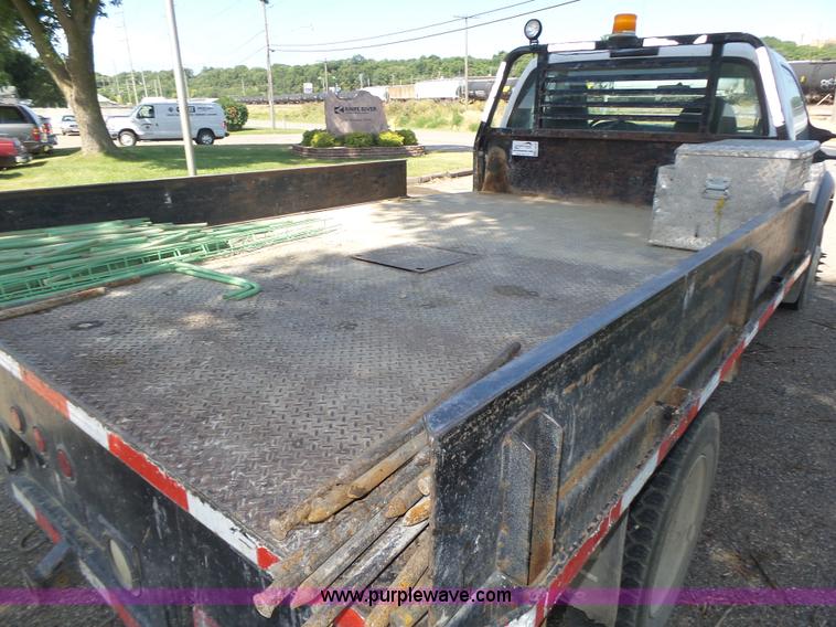 image for item K8379 2005 Ford F550 Super Duty flatbed truck