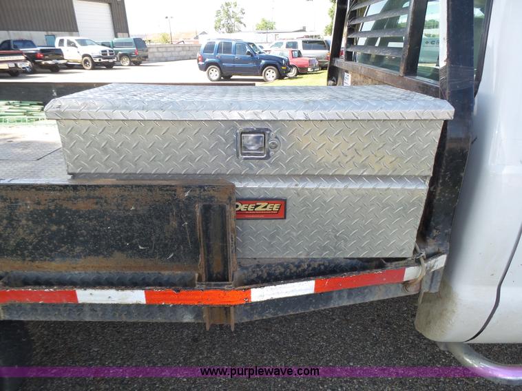 image for item K8379 2005 Ford F550 Super Duty flatbed truck