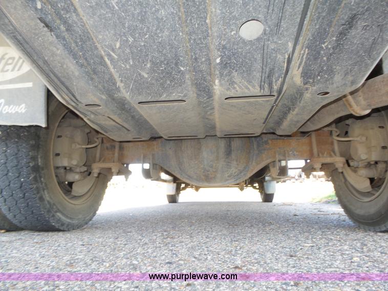 image for item K8379 2005 Ford F550 Super Duty flatbed truck