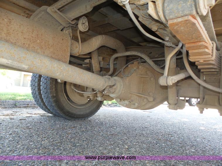 image for item K8379 2005 Ford F550 Super Duty flatbed truck