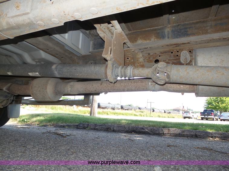 image for item K8379 2005 Ford F550 Super Duty flatbed truck