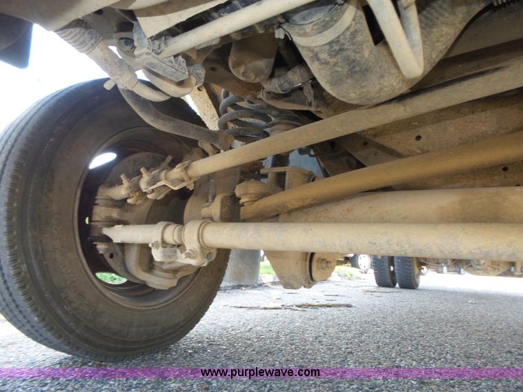 image for item K8379 2005 Ford F550 Super Duty flatbed truck