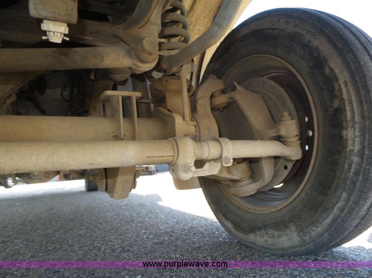 image for item K8379 2005 Ford F550 Super Duty flatbed truck