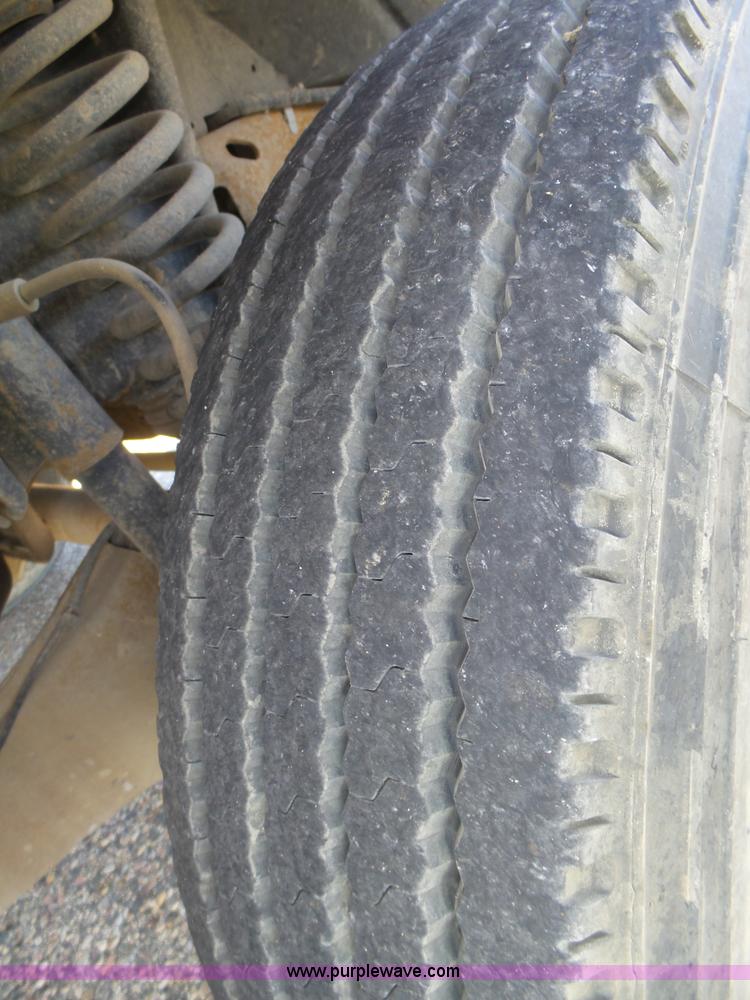 image for item K8379 2005 Ford F550 Super Duty flatbed truck