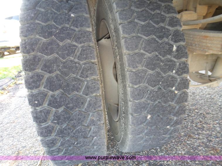 image for item K8379 2005 Ford F550 Super Duty flatbed truck