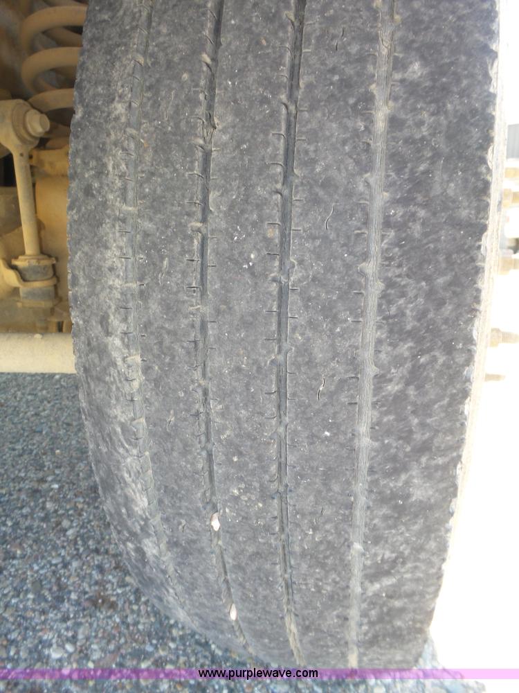 image for item K8379 2005 Ford F550 Super Duty flatbed truck