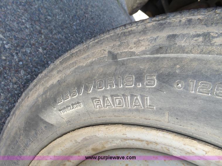 image for item K8379 2005 Ford F550 Super Duty flatbed truck