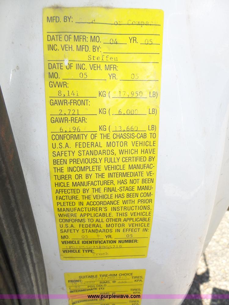 image for item K8379 2005 Ford F550 Super Duty flatbed truck