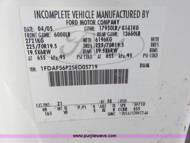 image for item K8379 2005 Ford F550 Super Duty flatbed truck