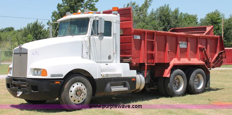image for item K8784 1989 Kenworth T600A manure spreader truck