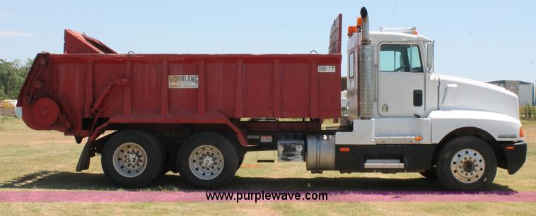 image for item K8784 1989 Kenworth T600A manure spreader truck