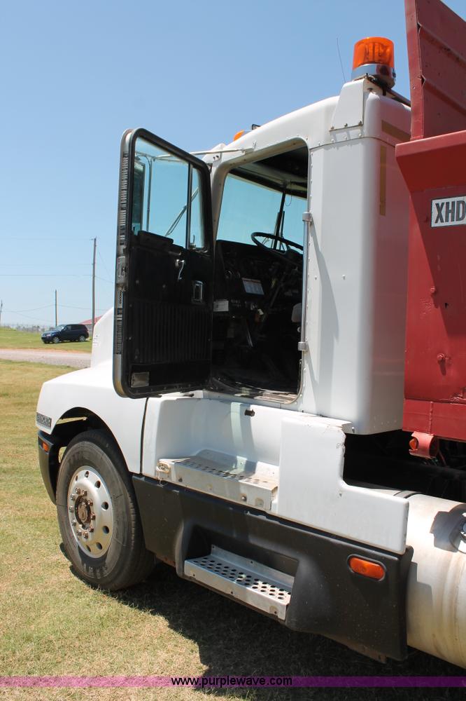 image for item K8784 1989 Kenworth T600A manure spreader truck