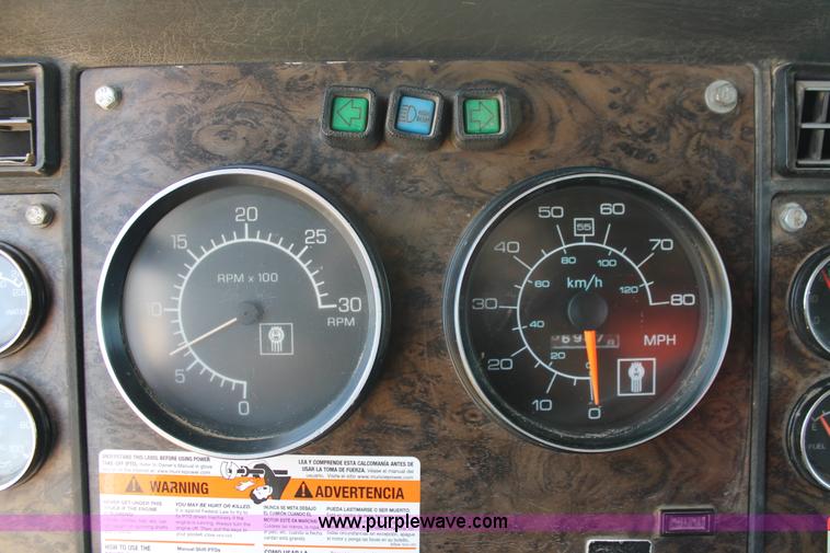 image for item K8784 1989 Kenworth T600A manure spreader truck