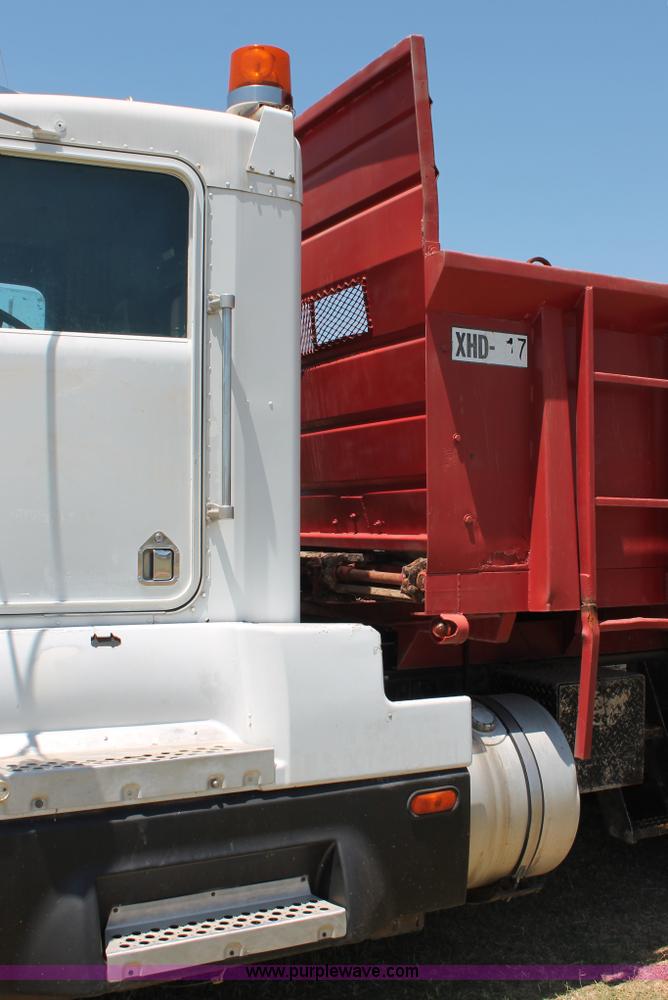 image for item K8784 1989 Kenworth T600A manure spreader truck