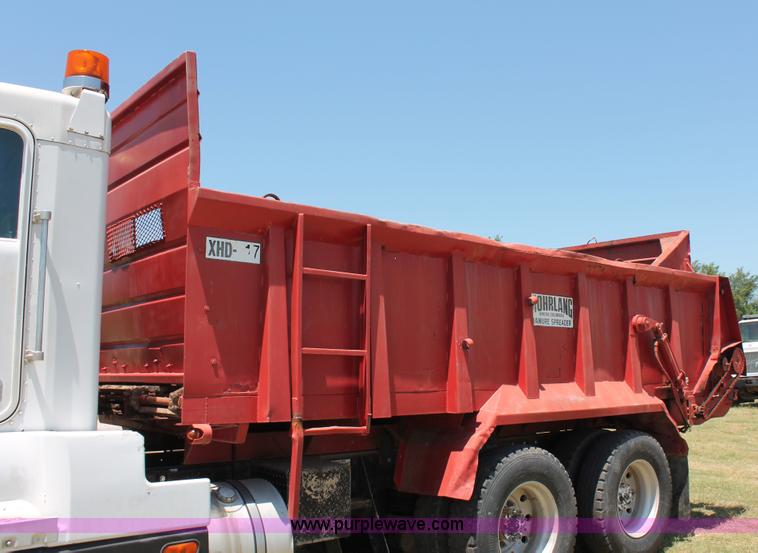 image for item K8784 1989 Kenworth T600A manure spreader truck