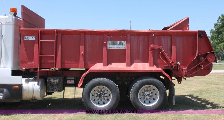 image for item K8784 1989 Kenworth T600A manure spreader truck