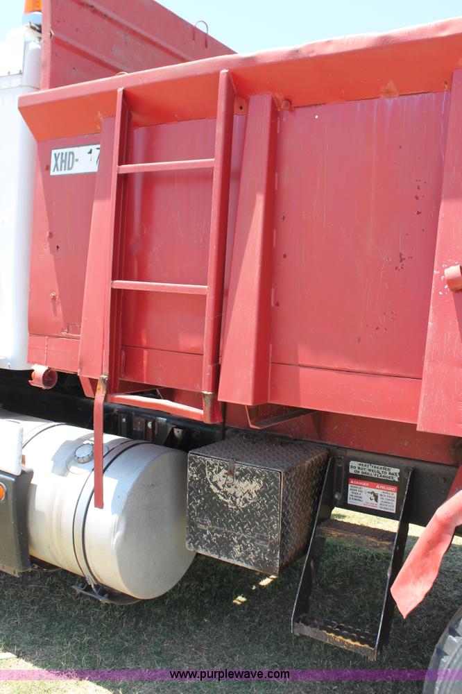 image for item K8784 1989 Kenworth T600A manure spreader truck