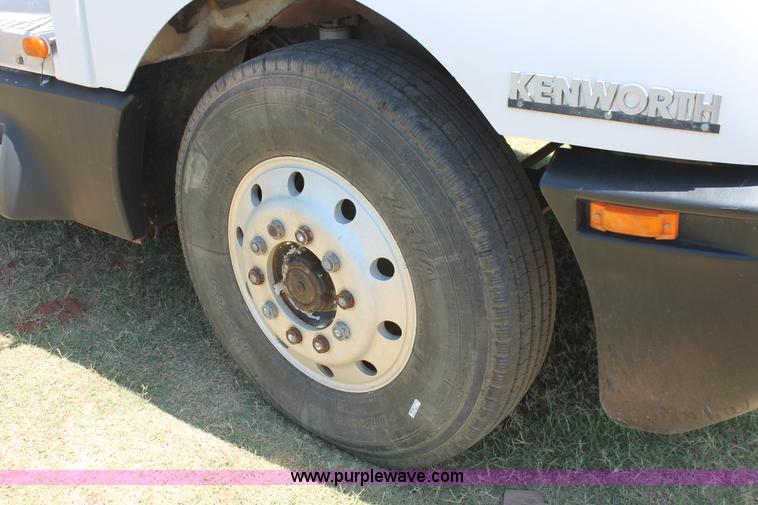 image for item K8784 1989 Kenworth T600A manure spreader truck