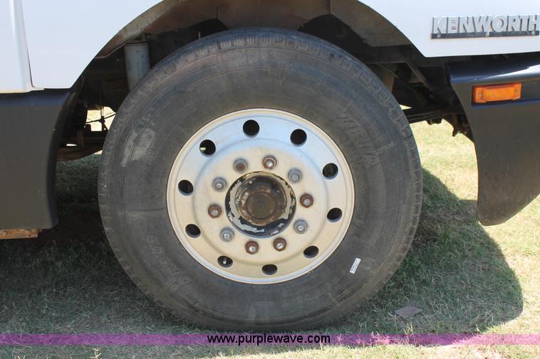 image for item K8784 1989 Kenworth T600A manure spreader truck