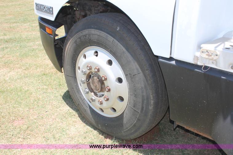 image for item K8784 1989 Kenworth T600A manure spreader truck